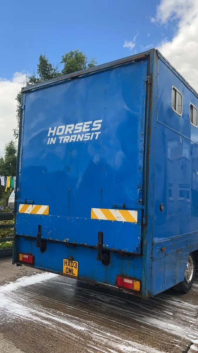Horse lorry - Image 2