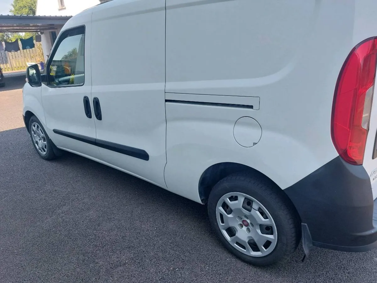 Van - Image 2
