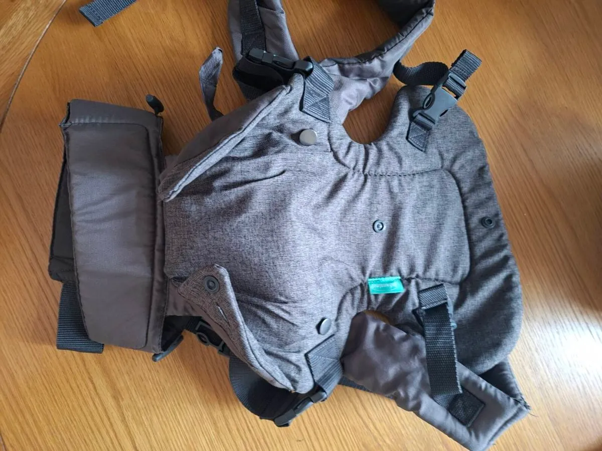 Baby carrier - Image 1