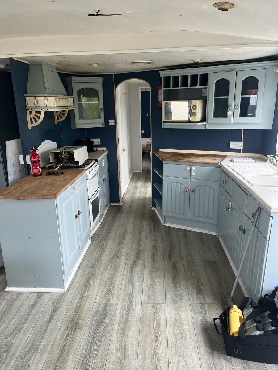 Mobile home - Image 1