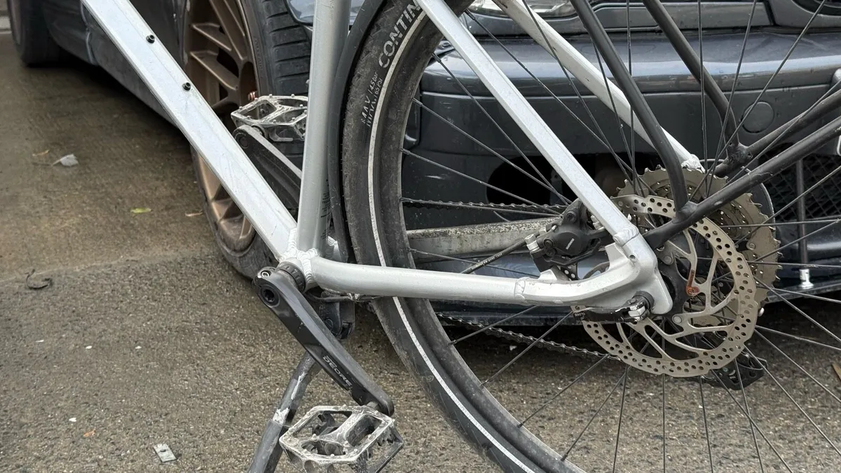 BMW Urban Bike 29” Disc Brakes Shimano Deore - Image 4