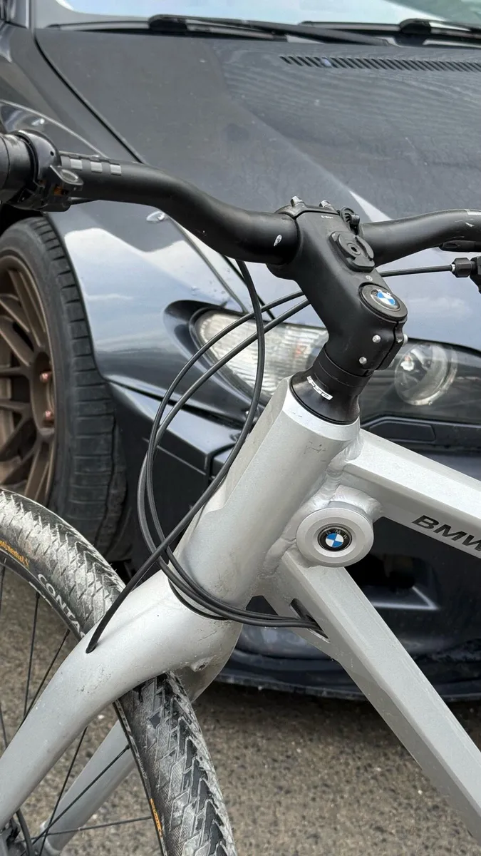 BMW Urban Bike 29” Disc Brakes Shimano Deore - Image 1