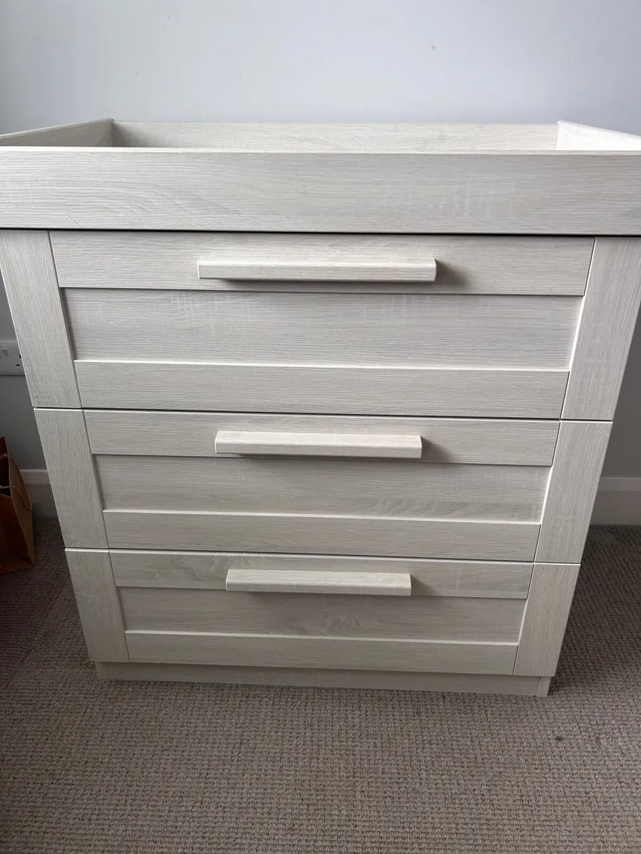 Mamas and Papas Atlas Changing Table - Image 1