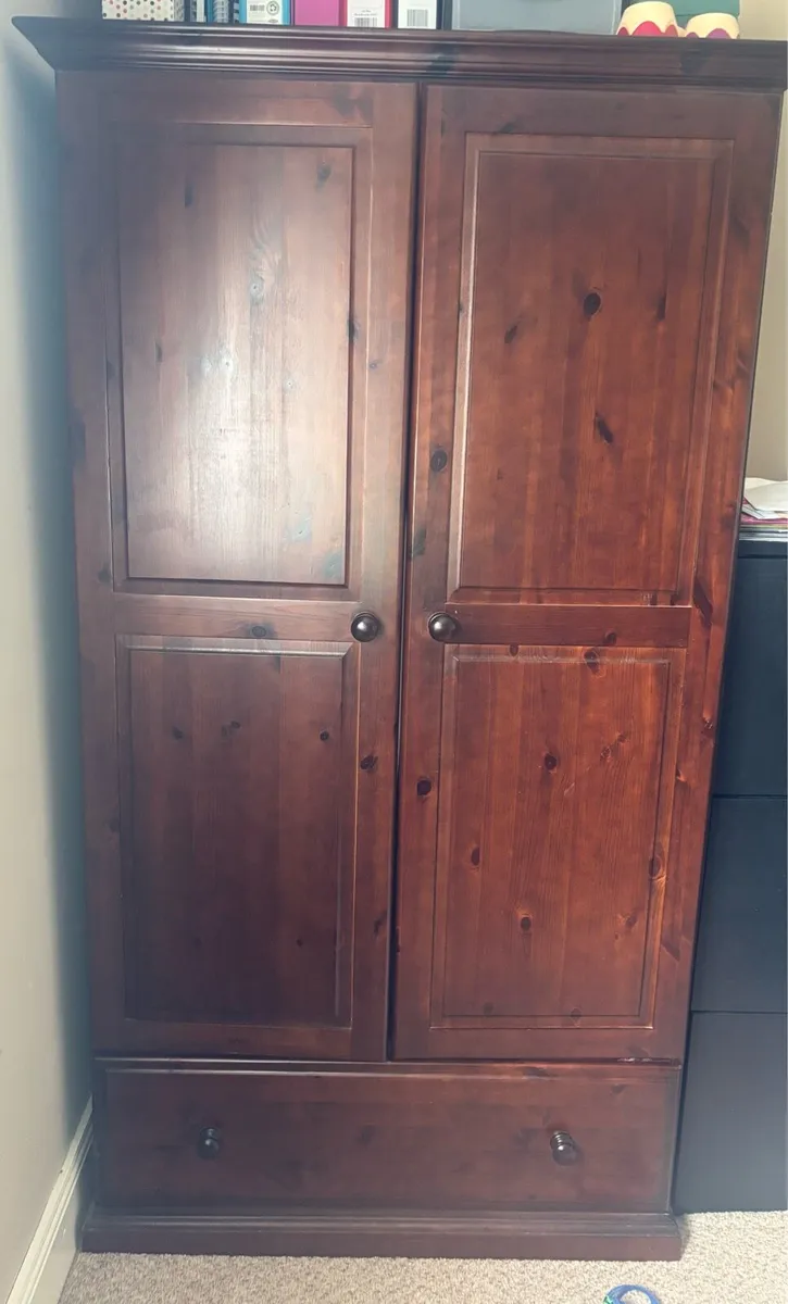 3 piece set bedroom mahogany effect furniture - Image 1