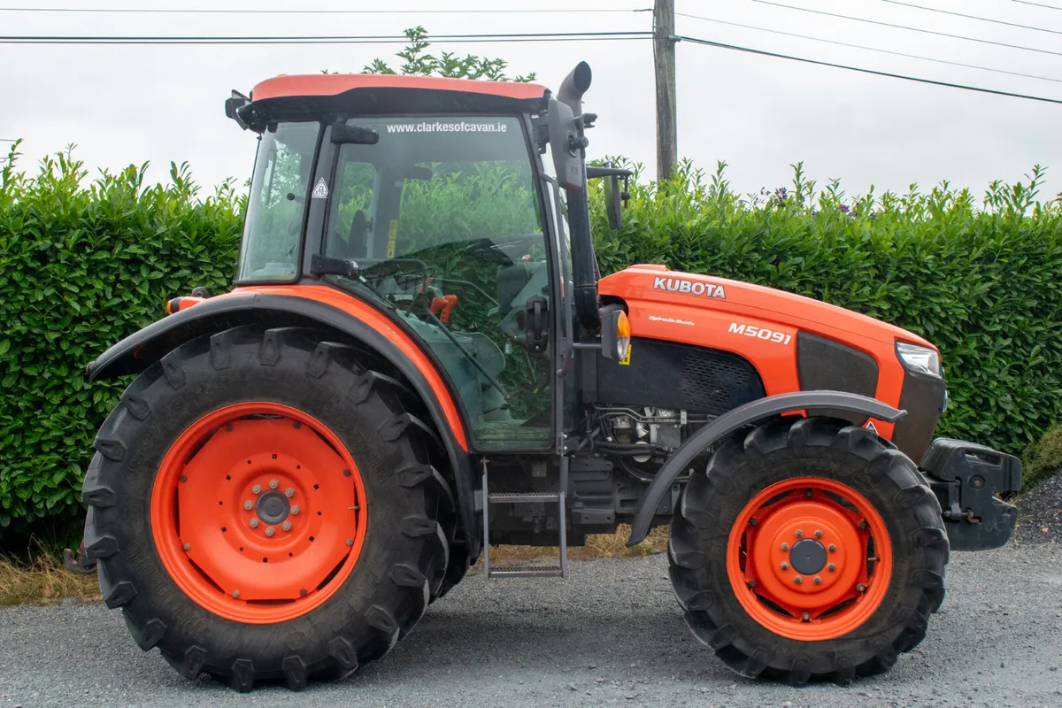 Kubota M5091 Tractor - MINT - Image 2