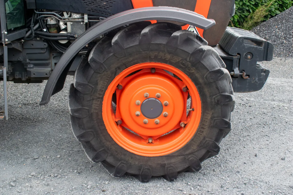 Kubota M5091 Tractor - MINT - Image 3