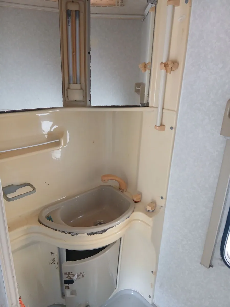 Caravan - Image 4