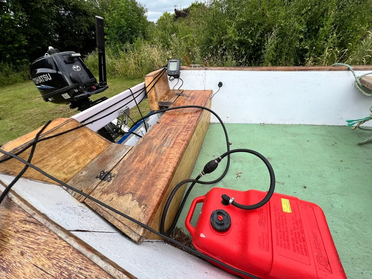19ft Cabin Boat + Tohatsu 4hp 4-Stroke & Trailer - Image 4