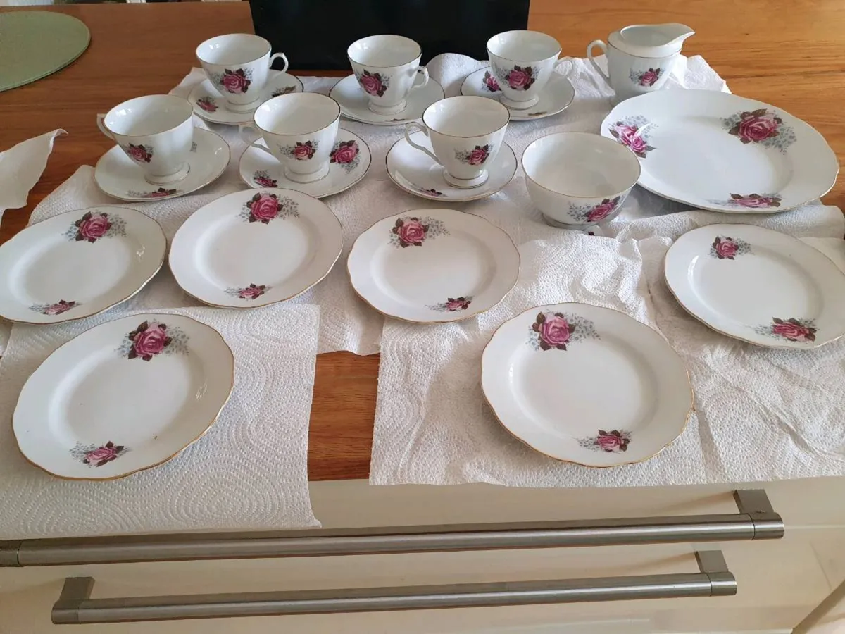 China set plus lamp etc. - Image 1