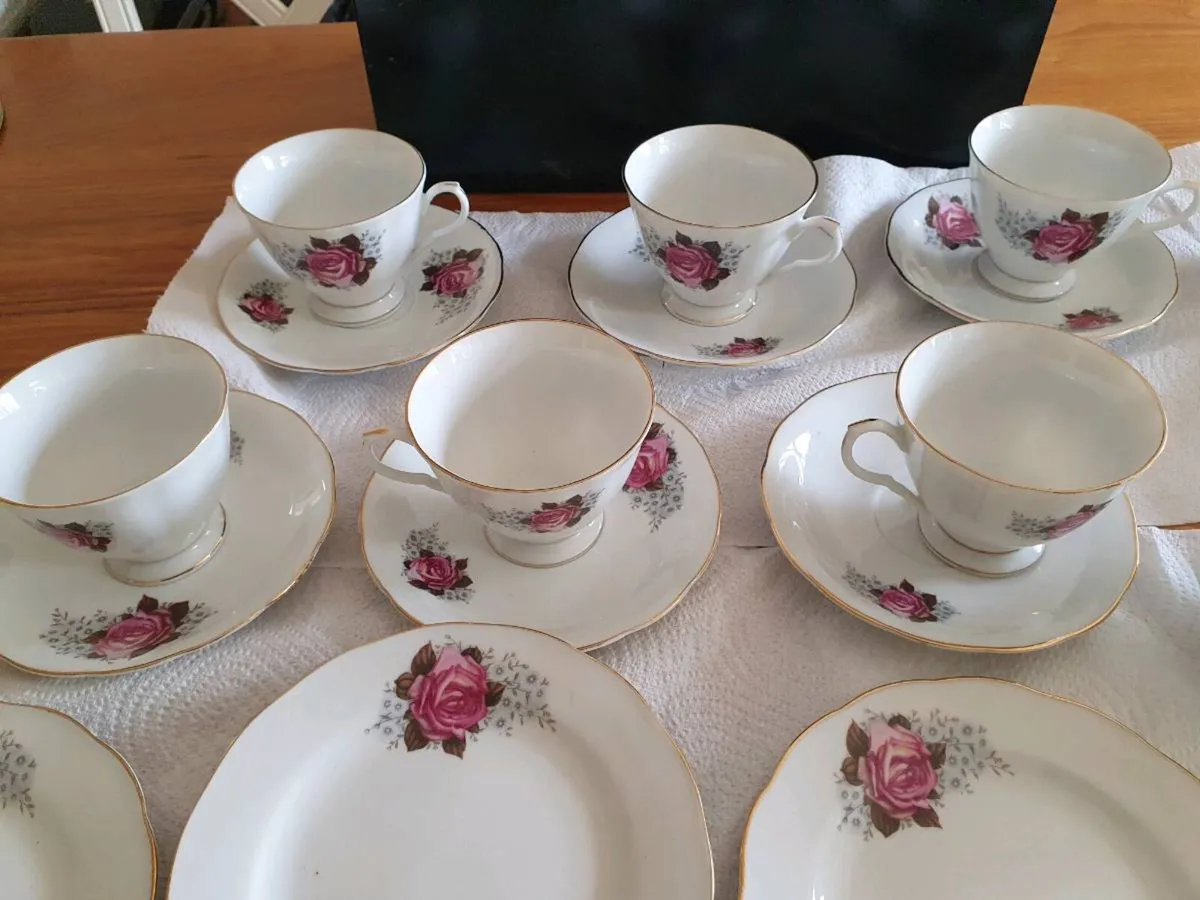China set plus lamp etc. - Image 2