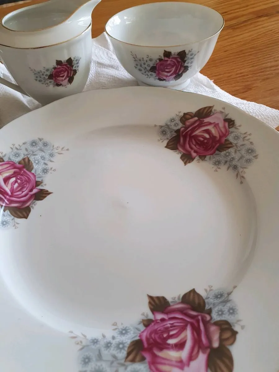China set plus lamp etc. - Image 4
