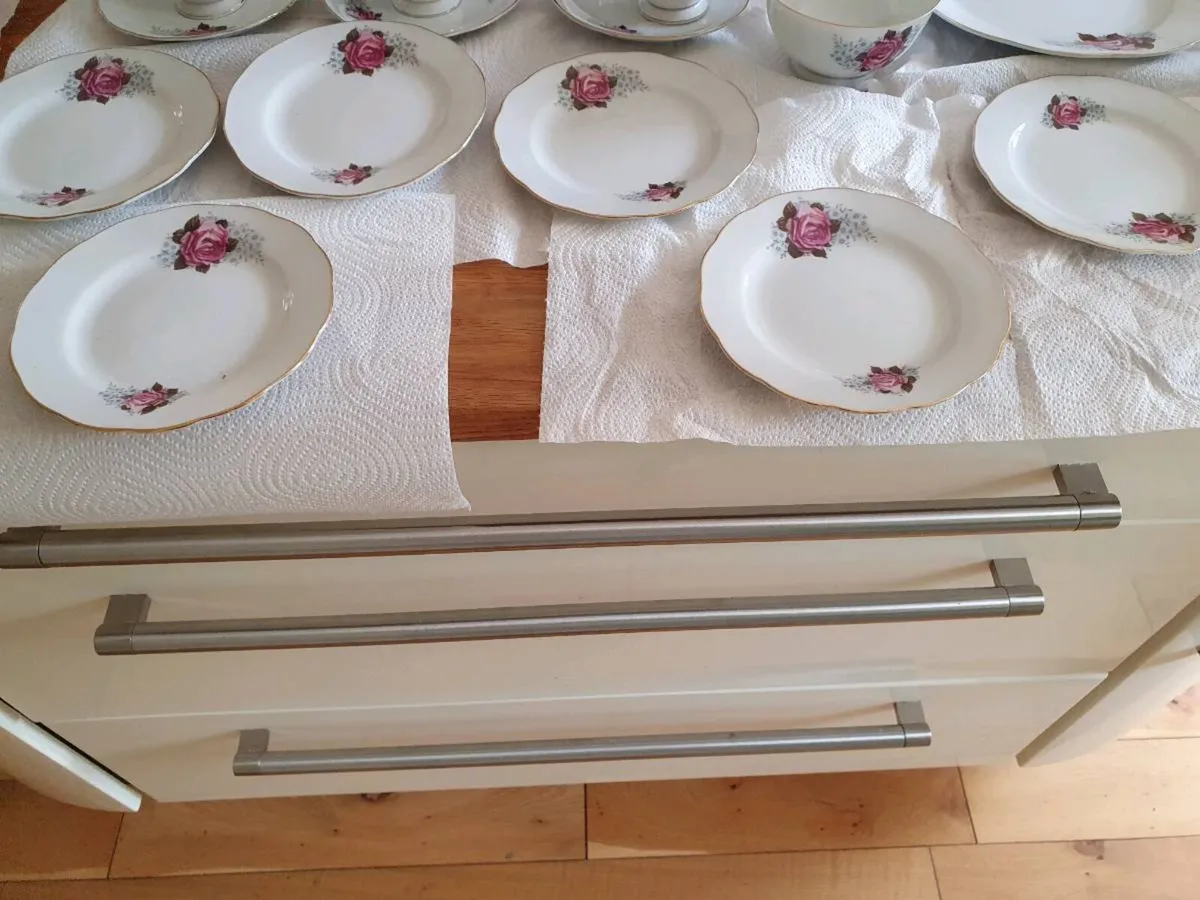 China set plus lamp etc. - Image 4