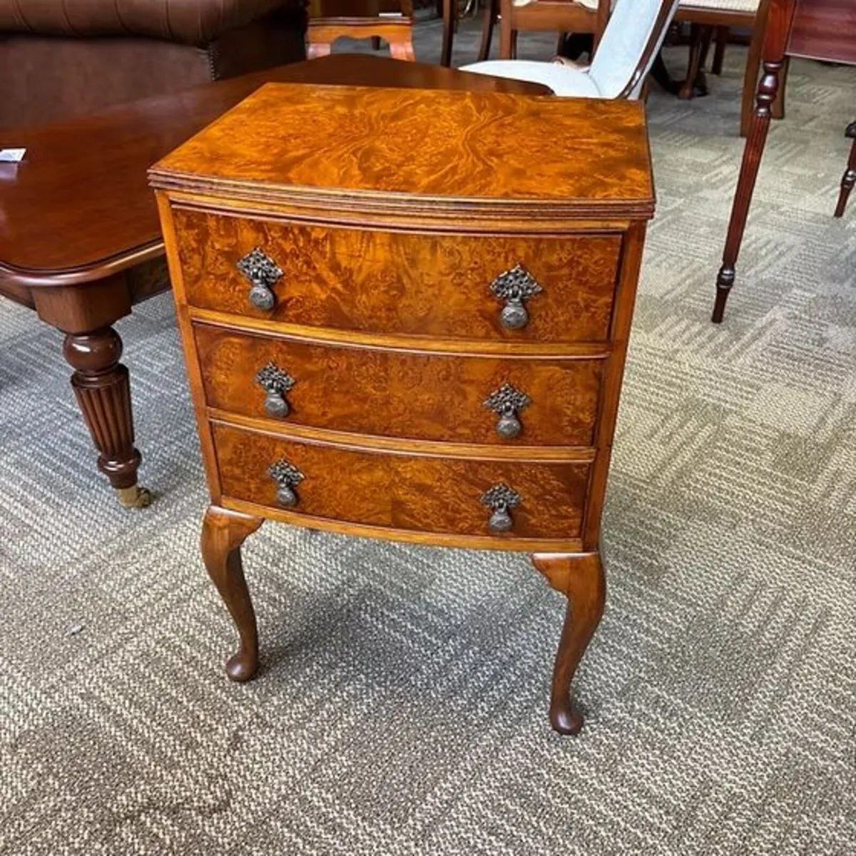 Fabulous Queen Anne styled walnut burr three-drawe