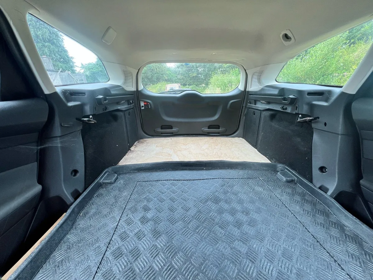 2012 Ford Focus 1.6  Commercial Van – 2 Seater - Image 2