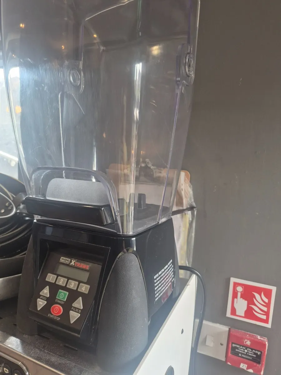 Waring Xtreme  Blender & Tables + Chairs - Image 1