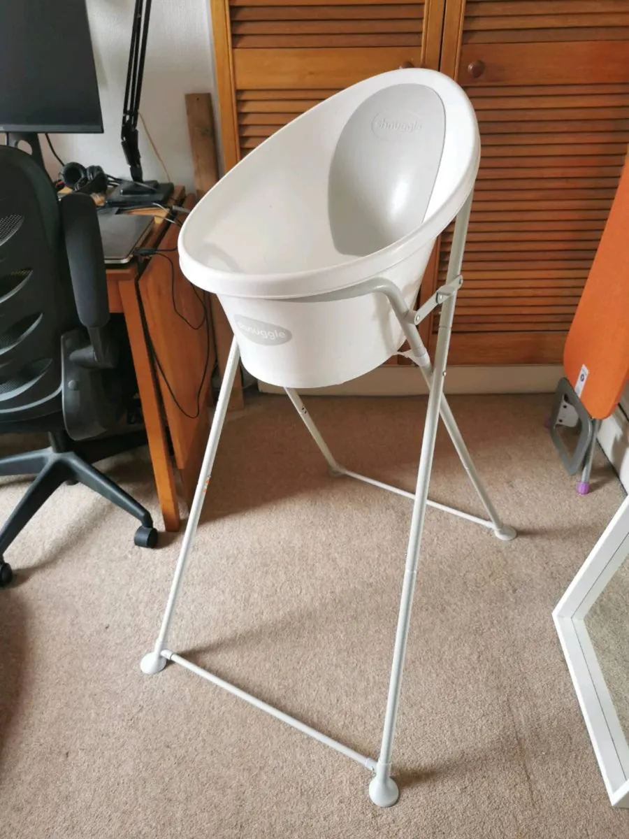 Snuggle bath tub and stand - Image 1