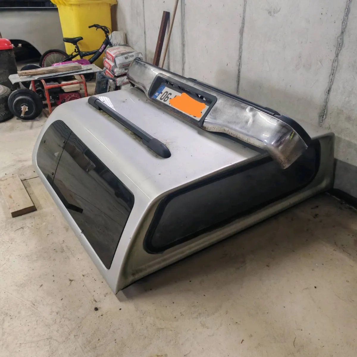 hilux parts (tub, canopy,lights ect...) - Image 1