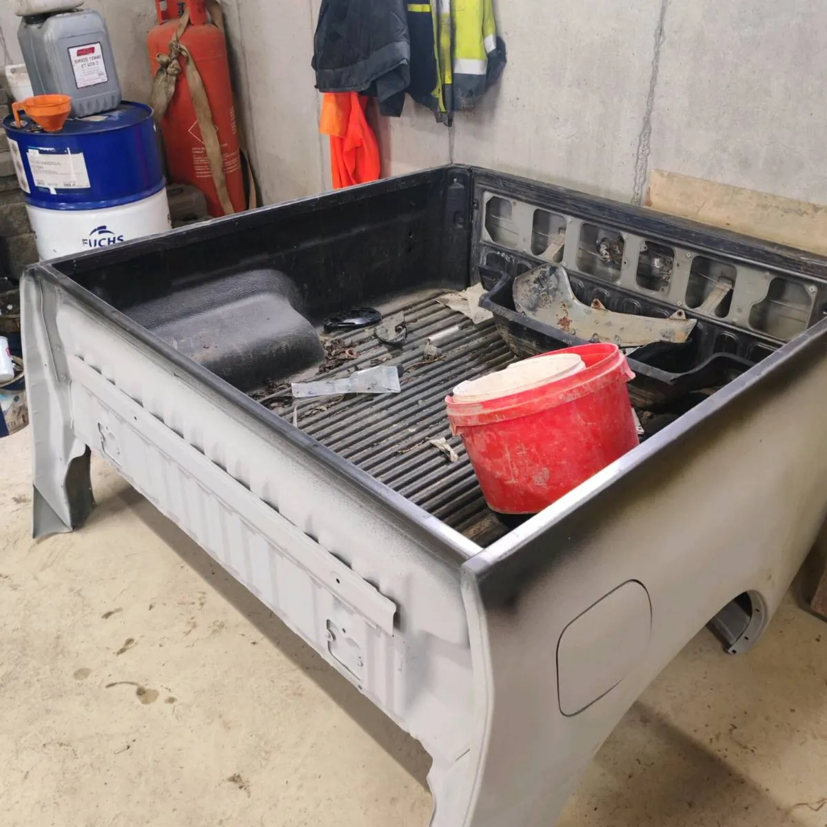 hilux parts (tub, canopy,lights ect...) - Image 2