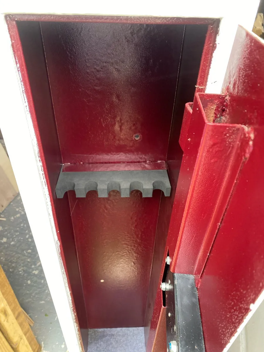 Gun safe - Image 1