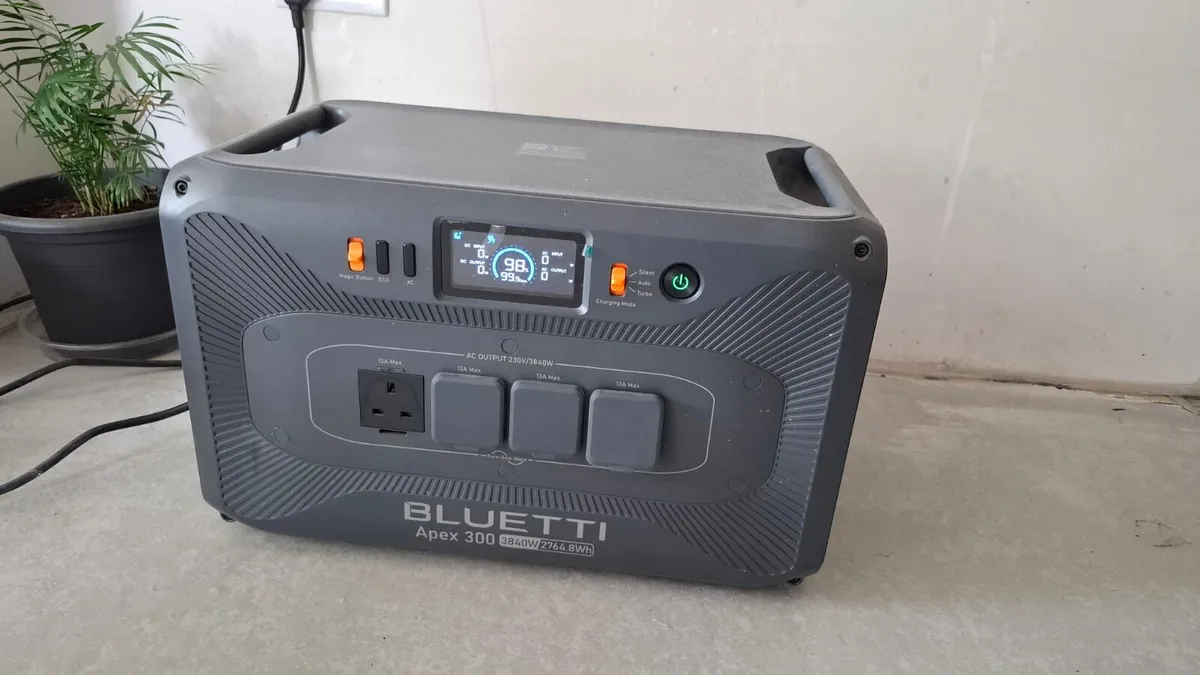 Bluetti apex 300 - Image 1