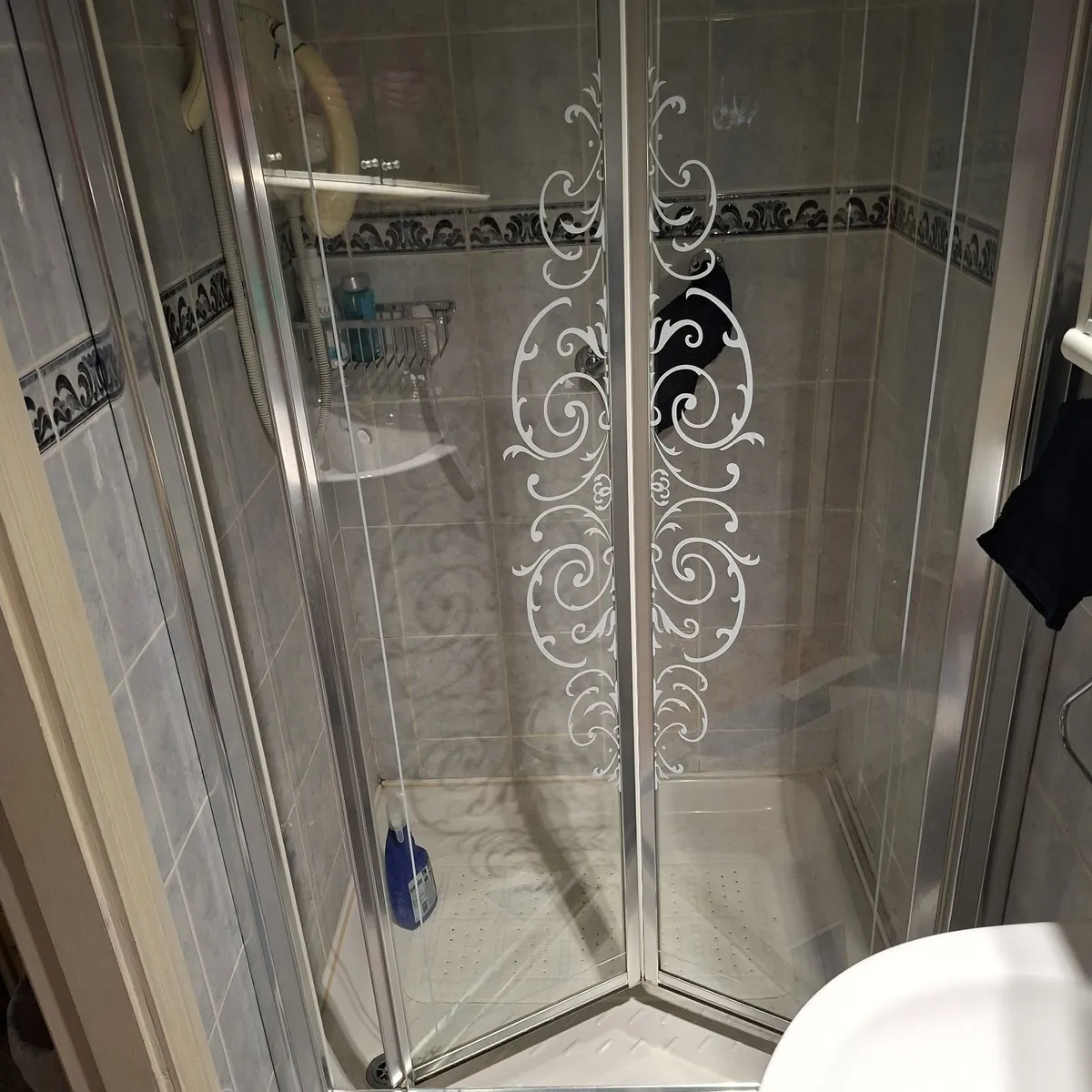 Bi Fold Shower Door 998mm by 1850mm. - Image 1