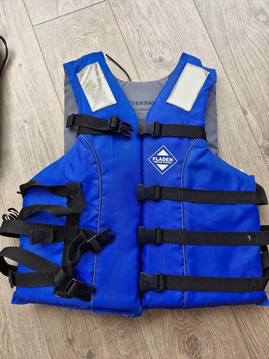 Life jackets - Image 2