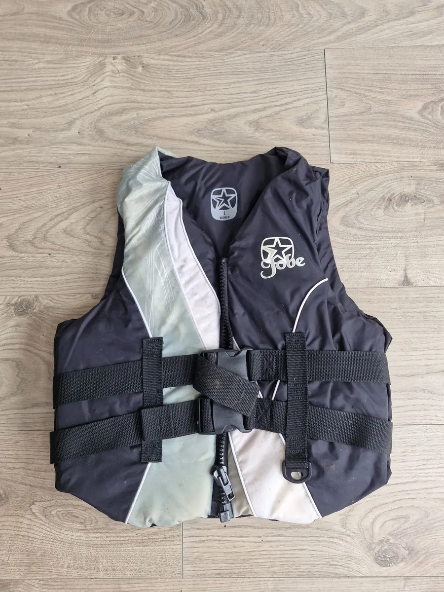 Life jackets - Image 3
