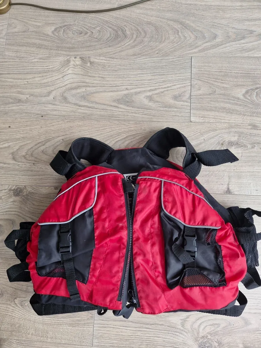 Life jackets - Image 4