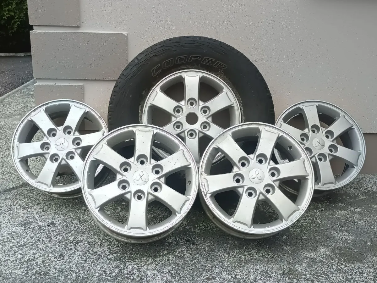 Genuine Mitsubishi 16" Alloy Wheels x 5 - Image 1
