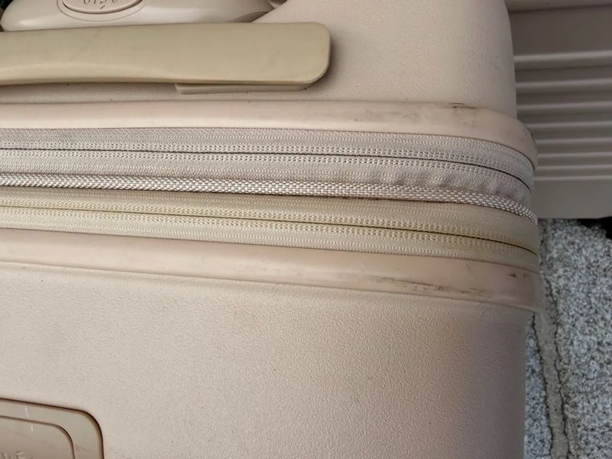 BEIS Matching Luggage Set - Image 2