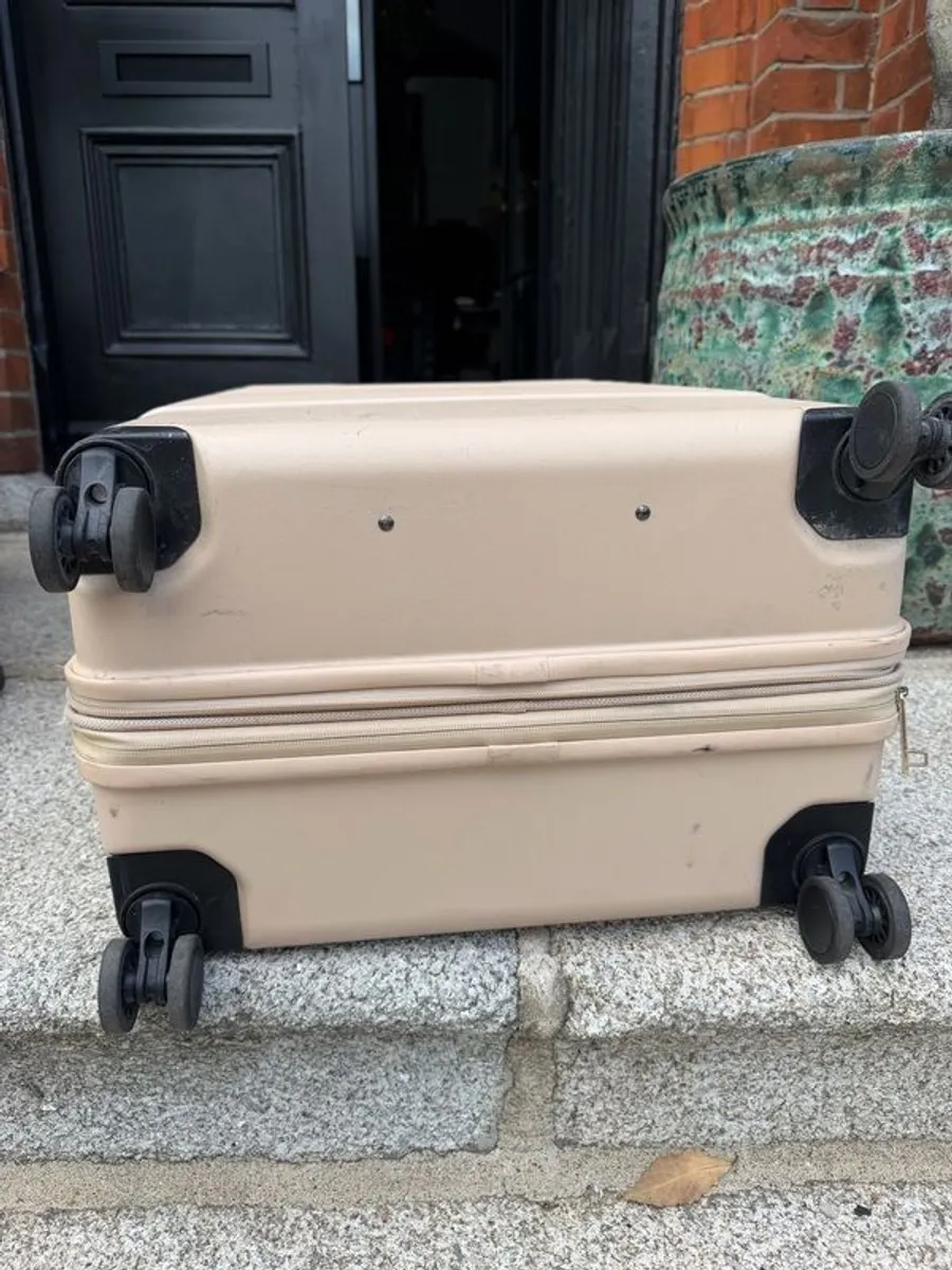 BEIS Matching Luggage Set - Image 3