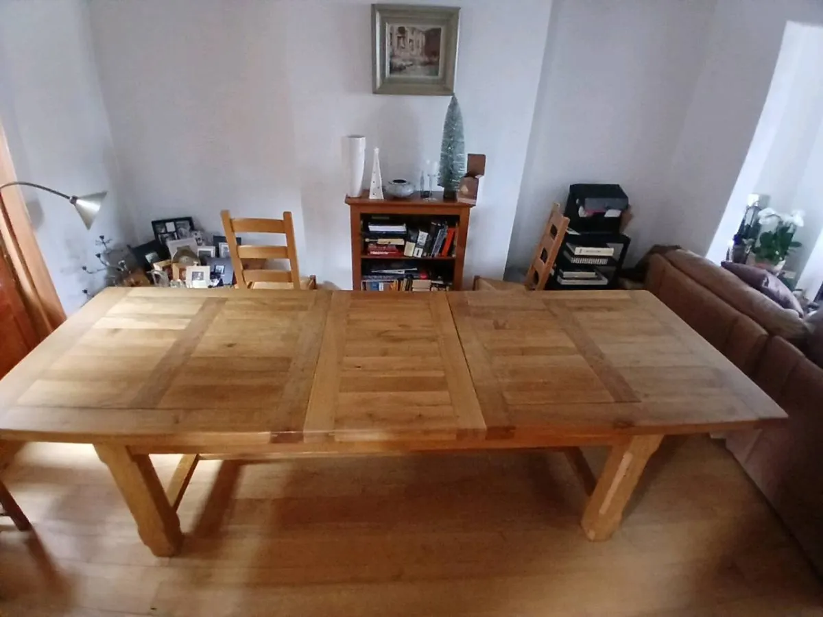 Dinning room table - Image 1
