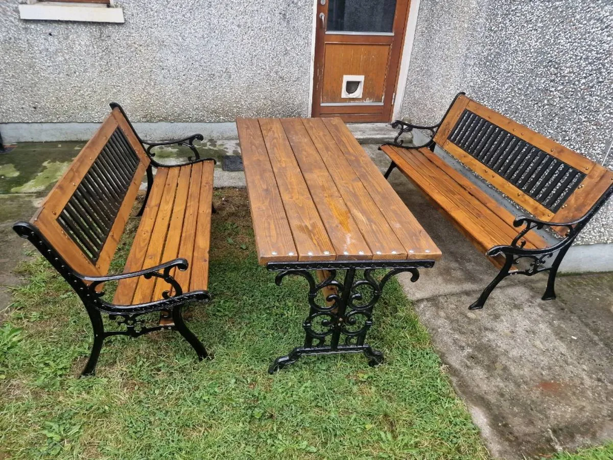 Cast iron Garden table and 2 bench - Image 1