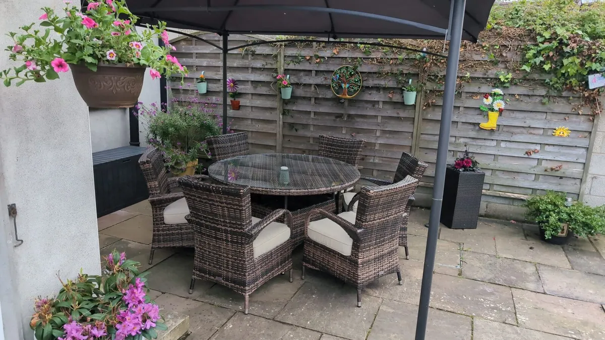 Garden furniture - Image 1