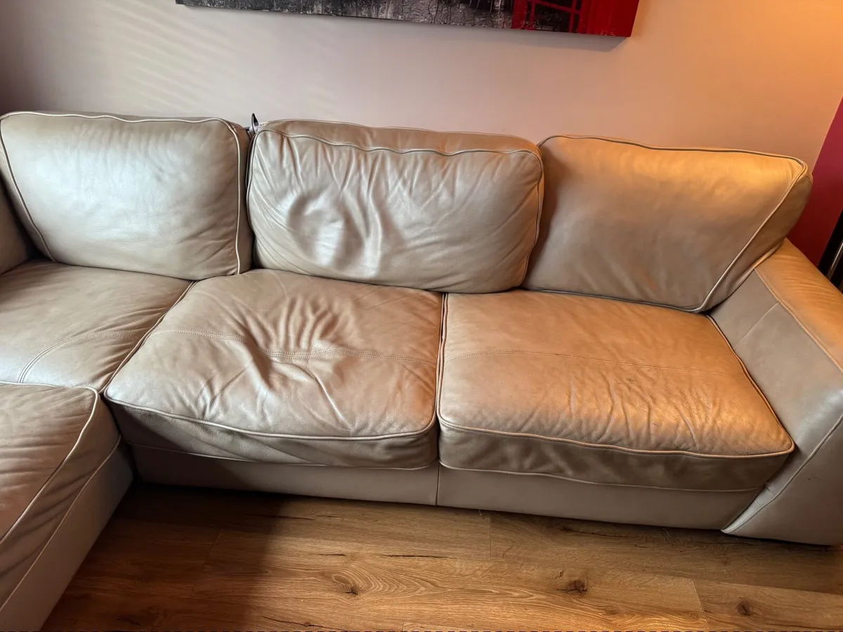Leather L shaped couch - Image 2