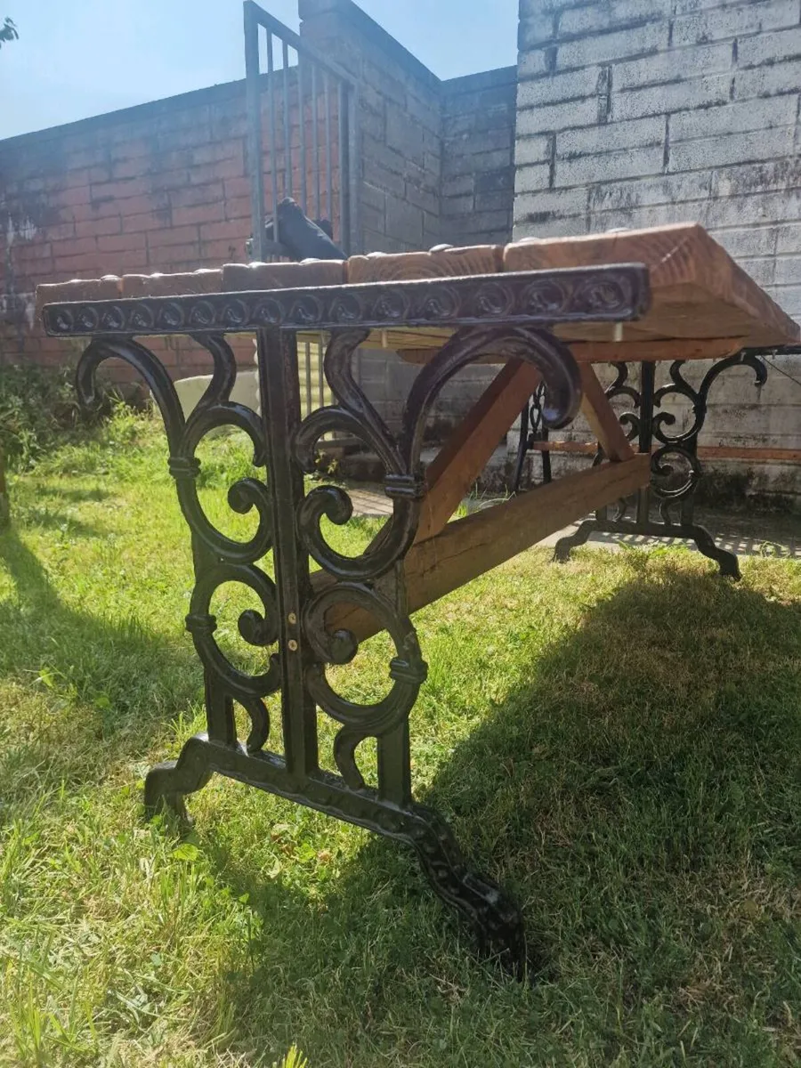Heavy cast iron table - Image 2