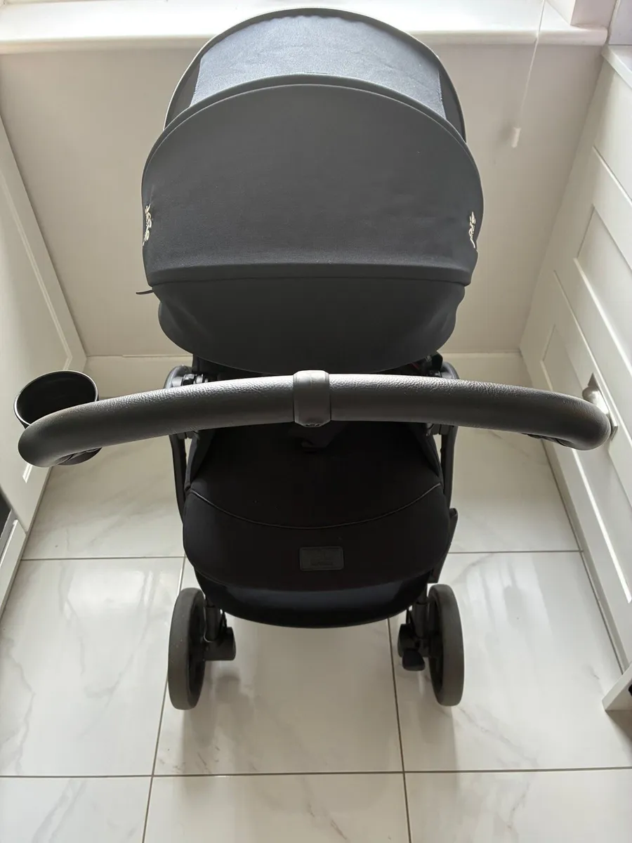 Joie Valora 2n1 SIGNATURE Compact Pram Eclipse - Image 2