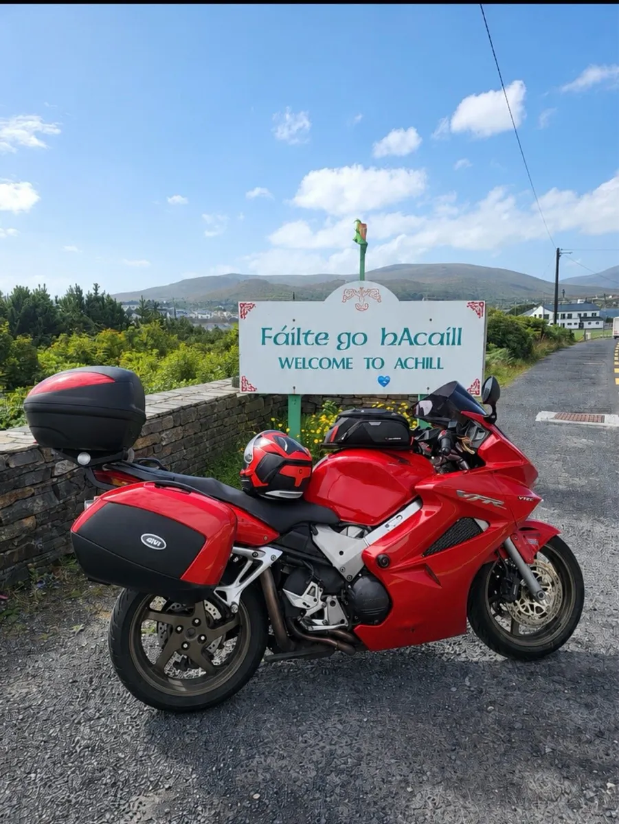 Honda VFR800 vtec - Image 1