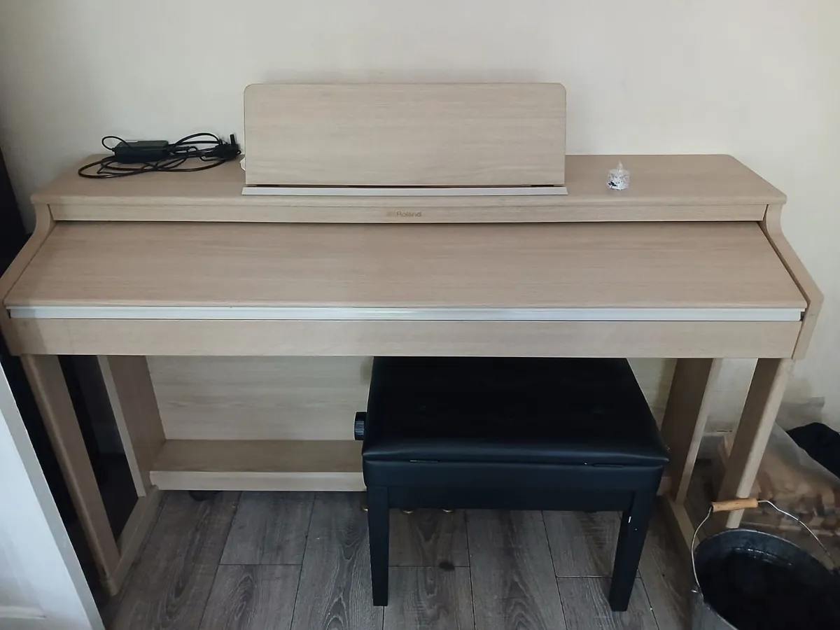 Digital piano - Image 2