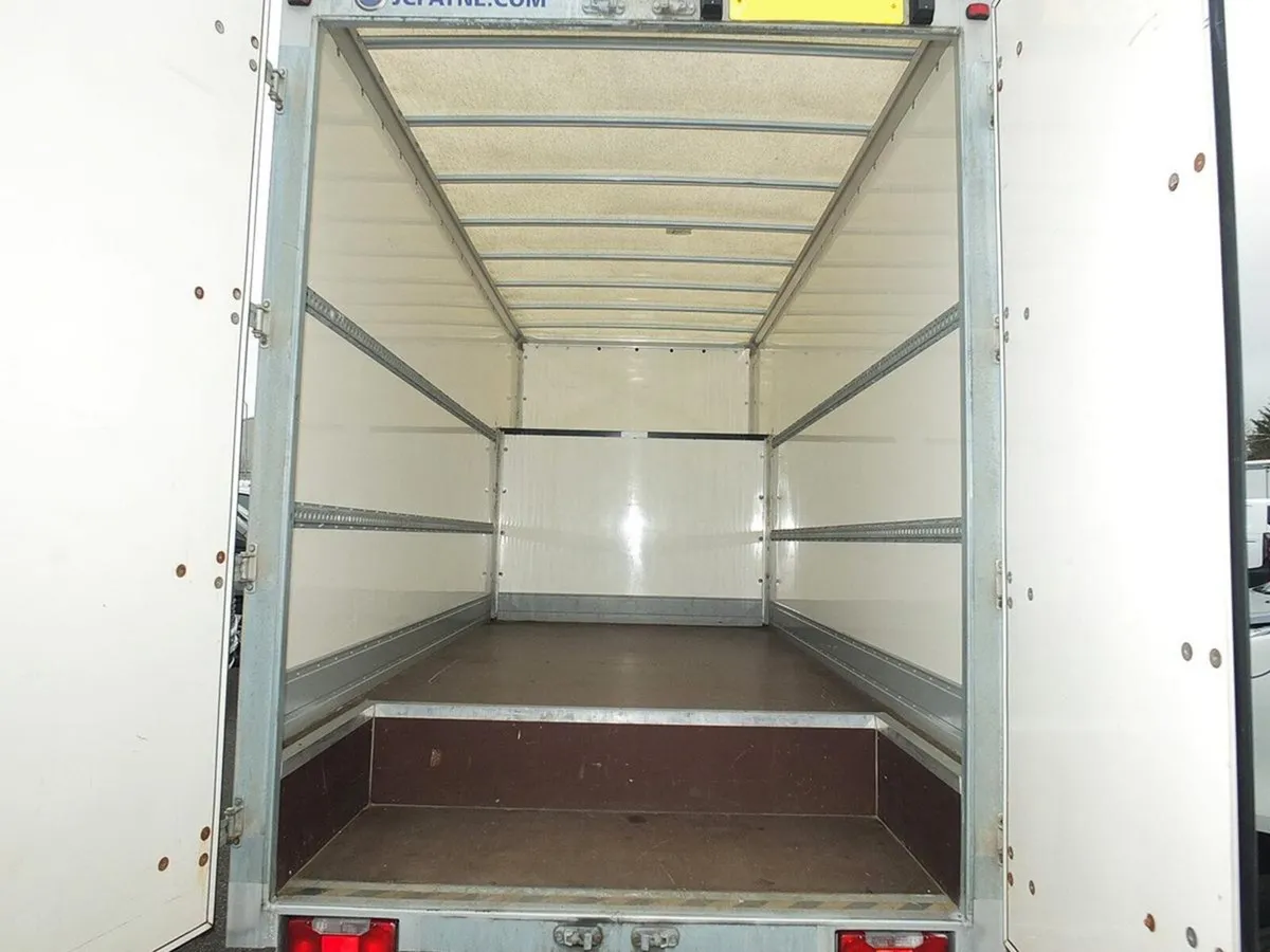 VB - 2021 Iveco Daily Luton Box Van - Image 2