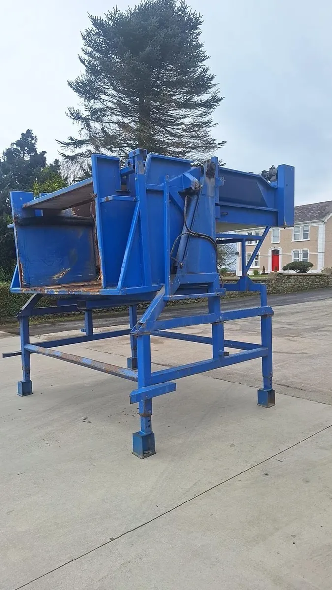 Tong automatic box tipper - Image 1