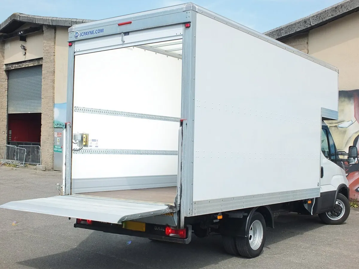 VB - 2022 Iveco Daily Luton Box Van - Image 3