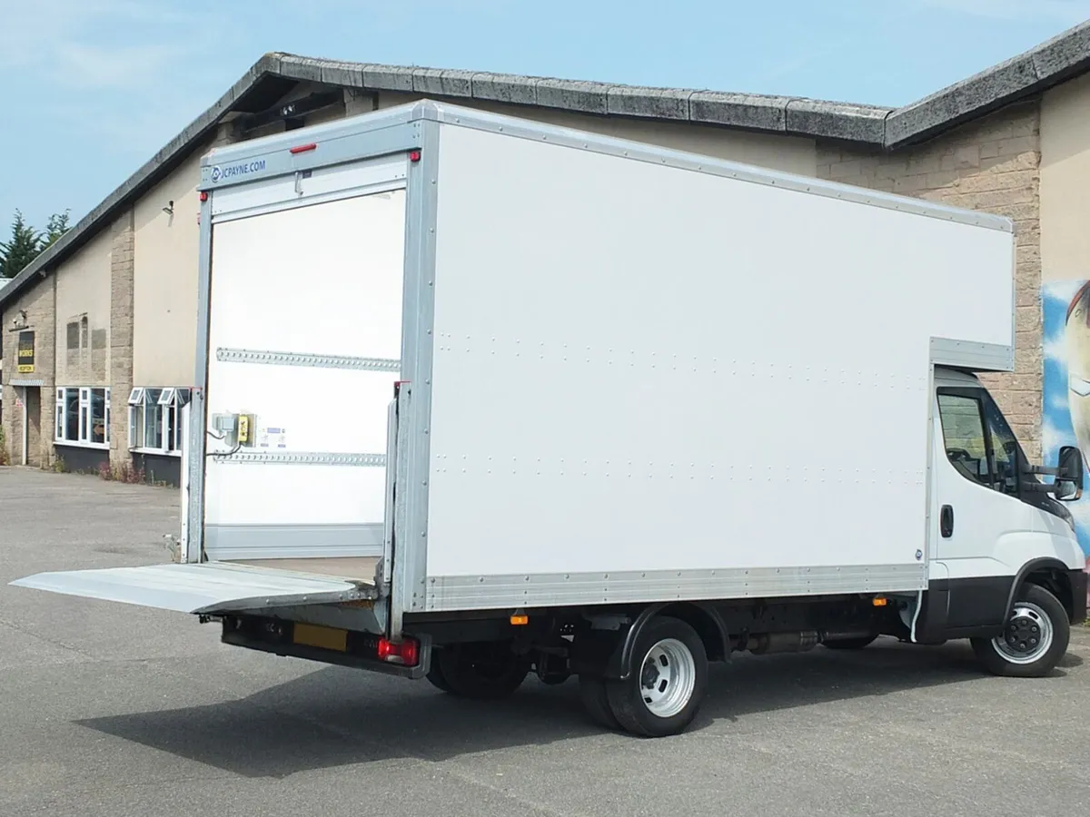 VB - 2022 Iveco Daily Luton Box Van - Image 4