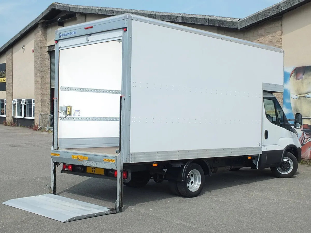 VB - 2022 Iveco Daily Luton Box Van - Image 2
