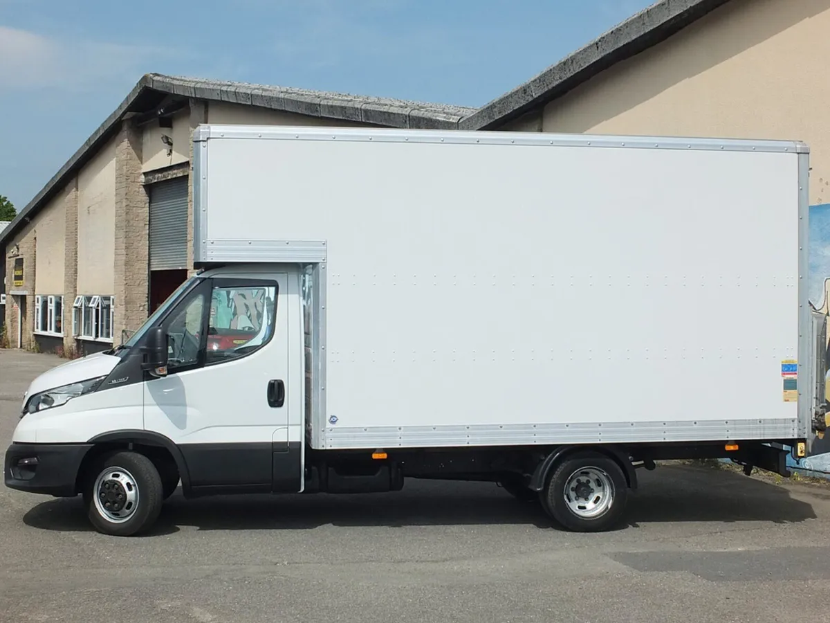 VB - 2022 Iveco Daily Luton Box Van - Image 1