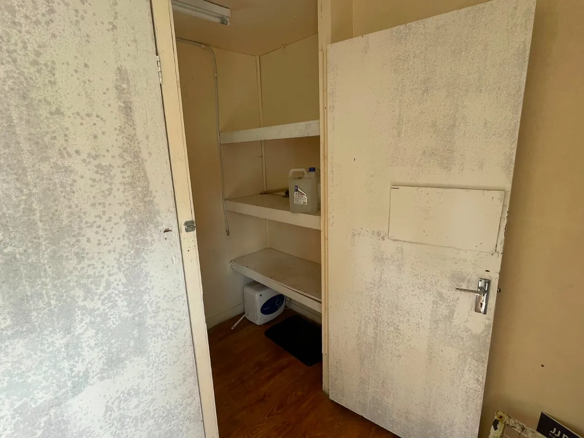 20Ft Toilet Block - Image 4