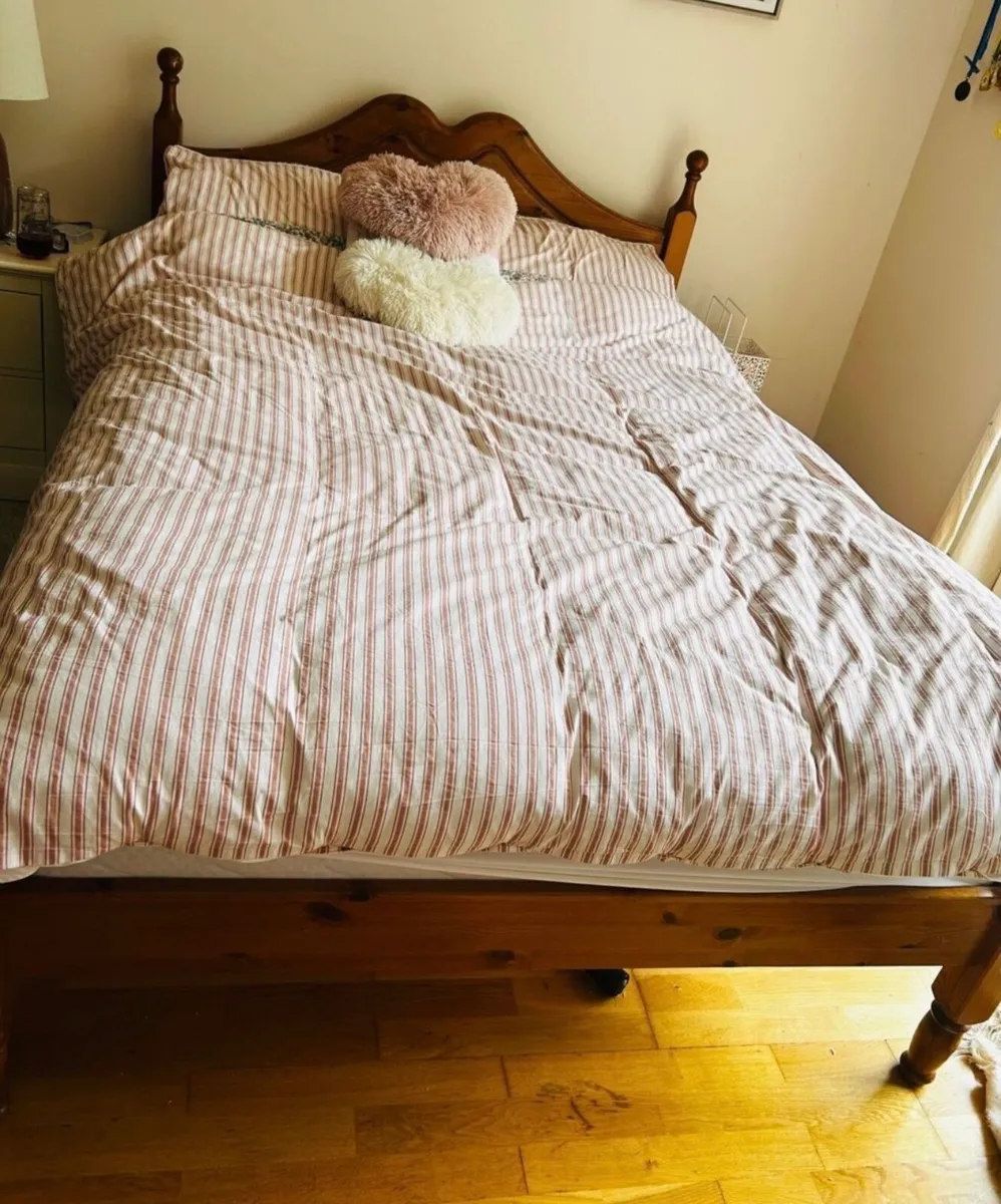 Very Solid 4Ft 6” Double Wooden Bed - Can Deliver - Image 4