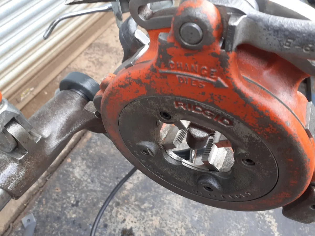 RIDGID 300 THREADING MACHINE - Image 3