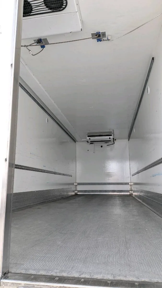 Volvo 28ft dual temperature fridge - Image 3