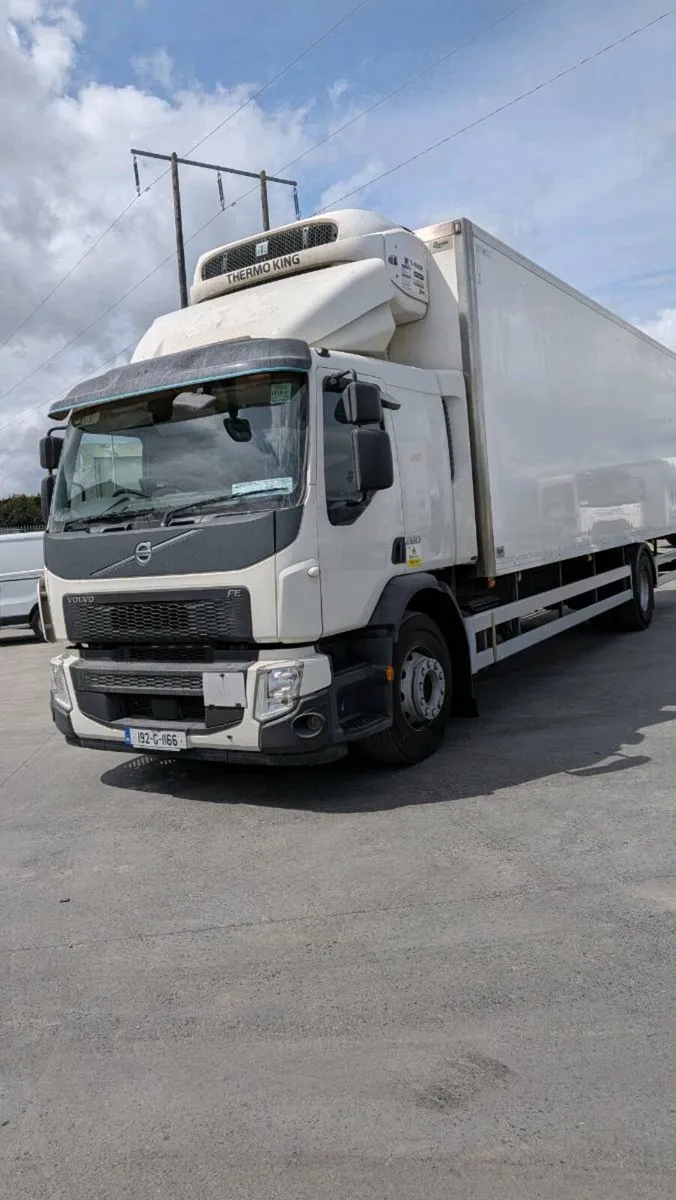Volvo 28ft dual temperature fridge - Image 1